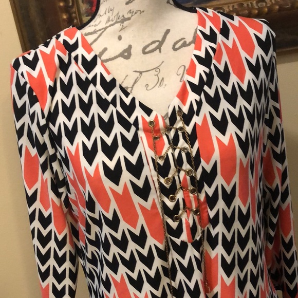 la vanya abstract print nautical criss cross gold tone chain tie & drop LS top - Picture 2 of 12